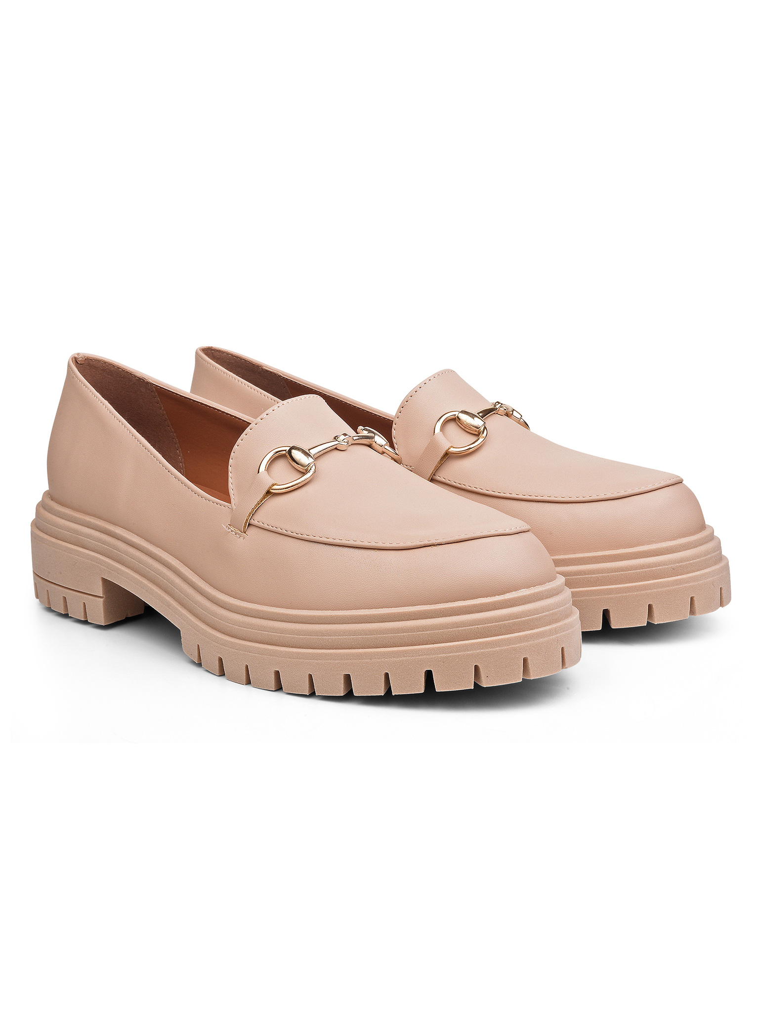 Loafer Nude com Solado Tratorado e Detalhe Dourado Salook Loja de Calçados Femininos