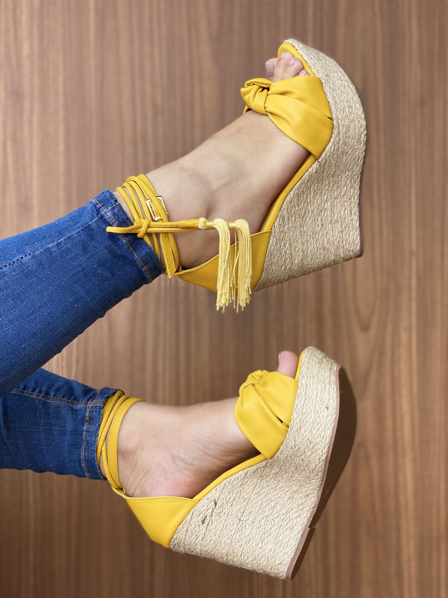 Salto Grosso Sandalia Anabela Com A Frente Fechada Sapato Anabela