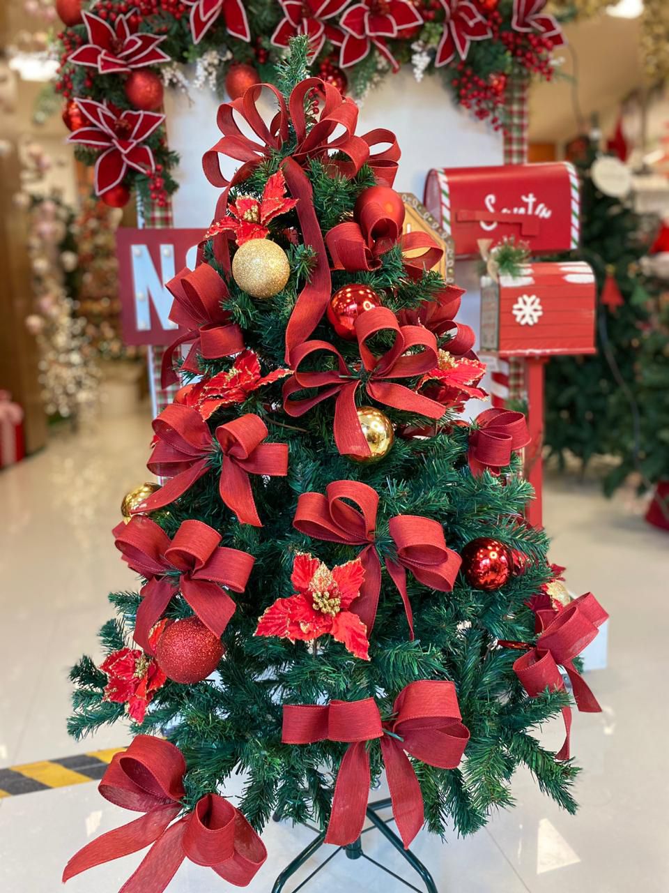 Kit Decoração Vermelho com Dourado para Árvore de Natal 180cm - 01 unidade  - Cromus Natal - Rizzo Embalagens - Rizzo Embalagens, árvore de natal  decorada - thirstymag.com