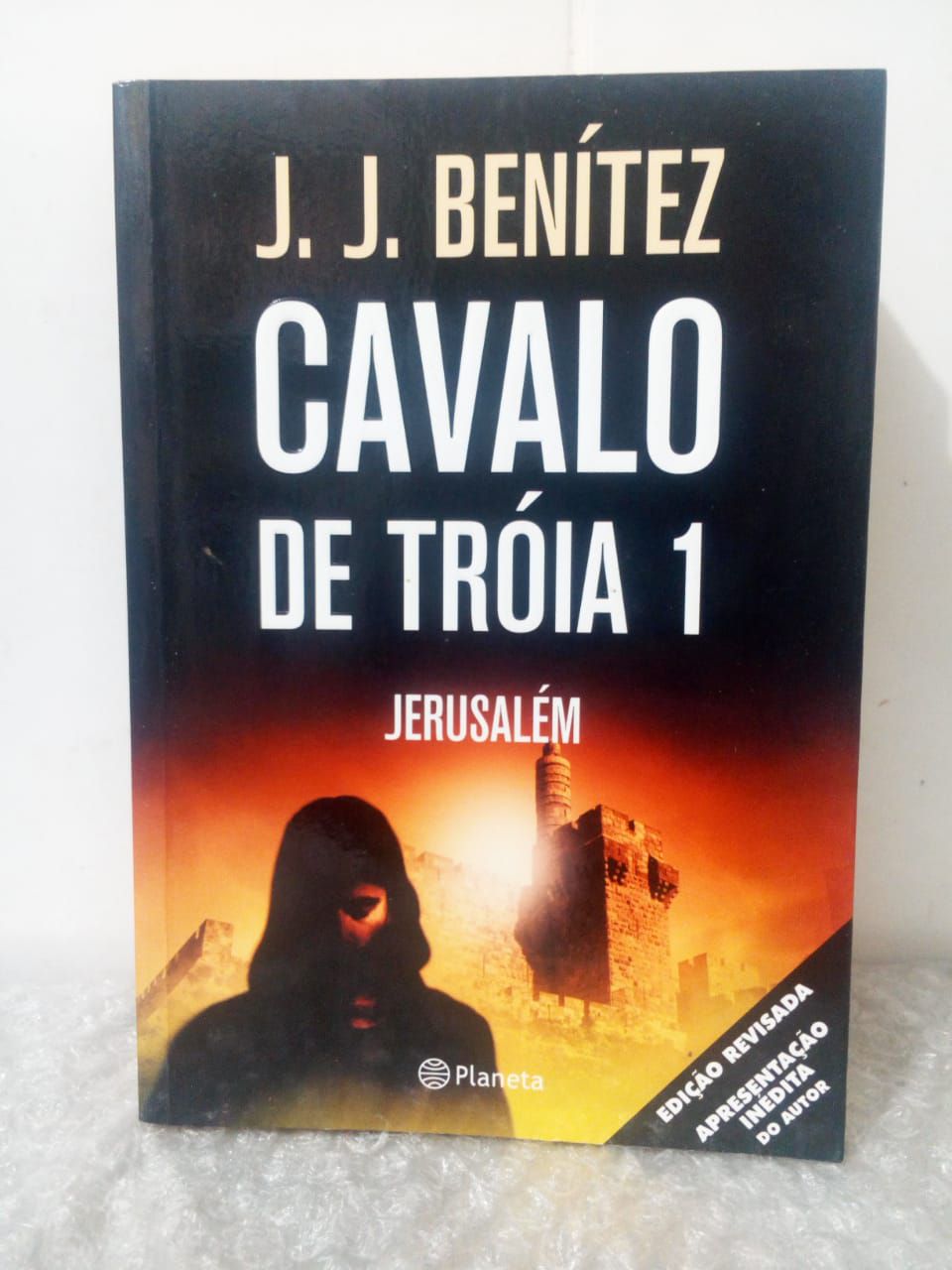 Resumo do livro Cavalo de Troia de J. J. Benitez