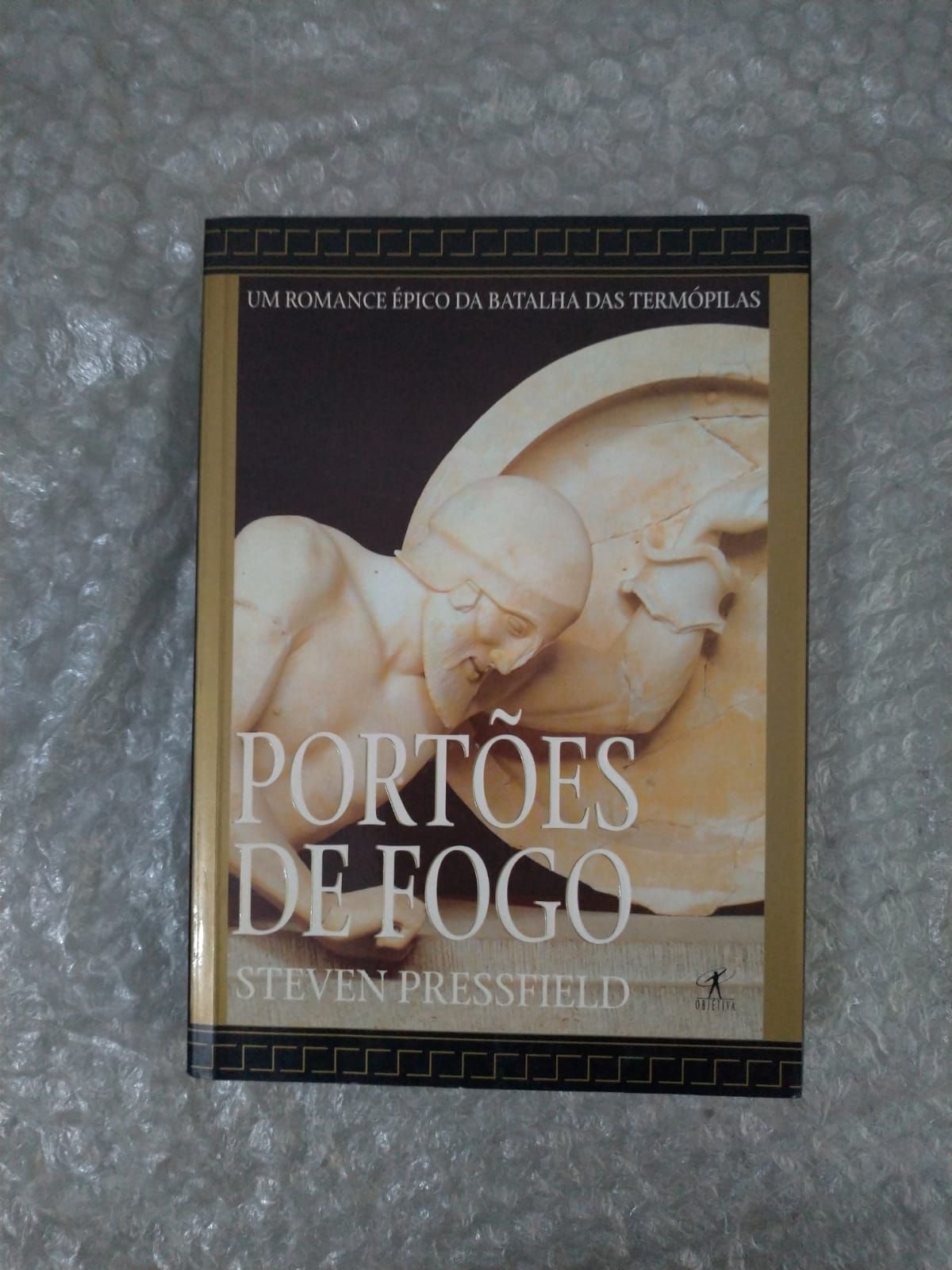 Faça download de um trecho do livro Portões de Fogo, de Steven