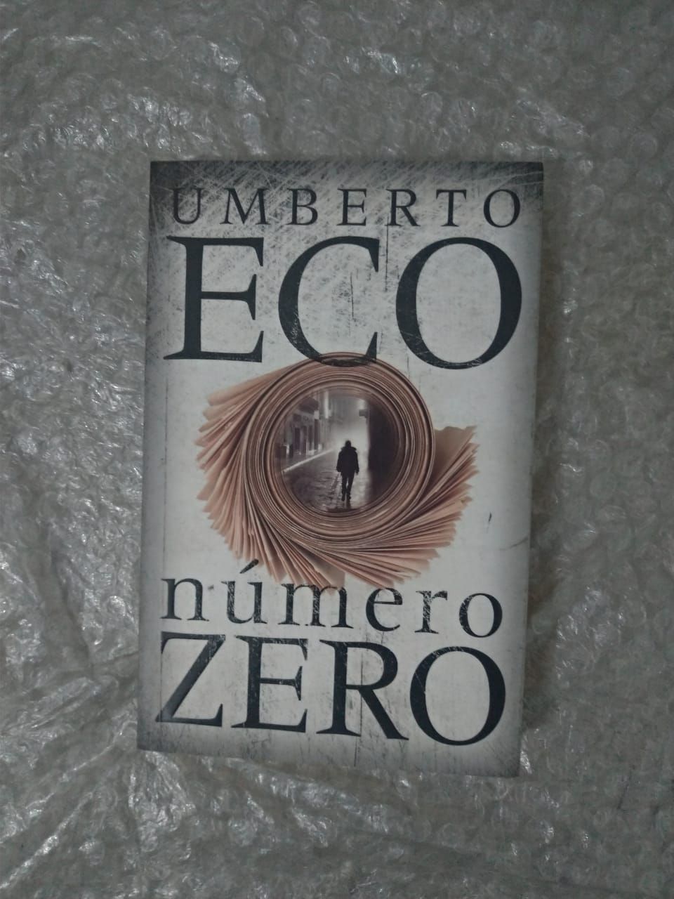 Numero Zero (Em Portugues do Brasil): 9788501104670: _: Books