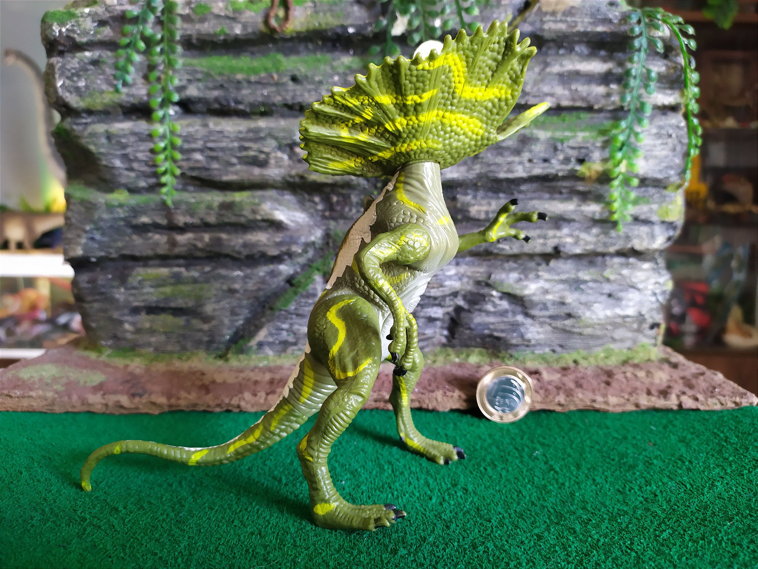 Jurassic Park 3 Re-Ak A-Tak Dilophosaurus Dinosaur Action Figure Hasbro