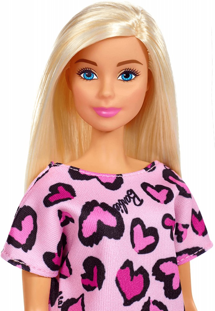Cabelo loiro da boneca barbie usando roupa rosa estilo hip hop no
