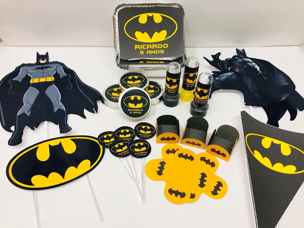 KIT festa infantil de aniversário e lembrancinhas personalizadas com nome e  idade - Batman - UP FESTA Lembrancinhas para festas infantis personalizadas