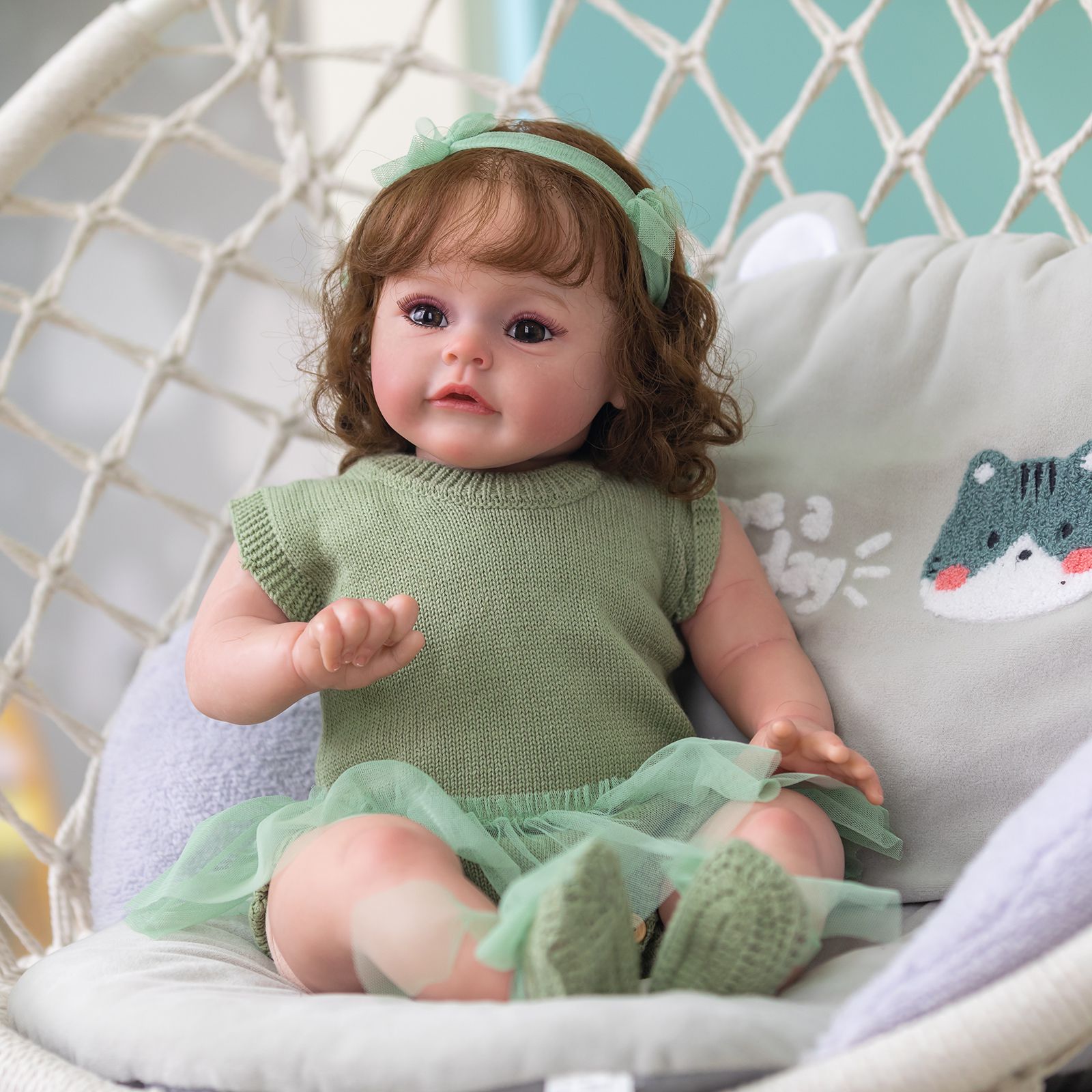 BEBÊ REBORN REALISTA MENINA MAIZE ROUPINHA VERDE