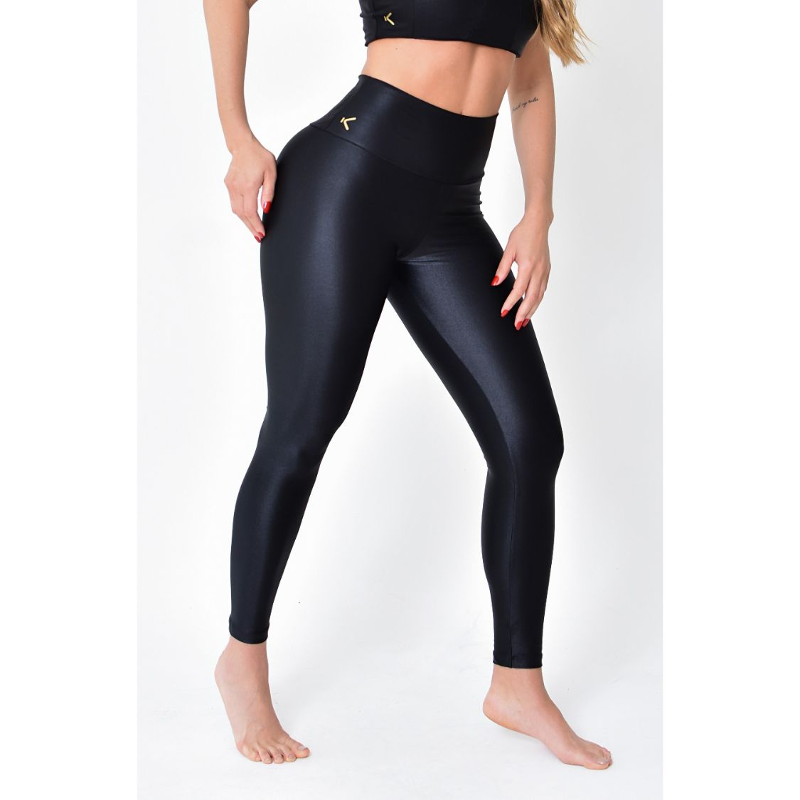 https://cdn.awsli.com.br/2500x2500/86/86874/produto/20144350/legging-cirre-black-f-y9veg66zuv.jpg