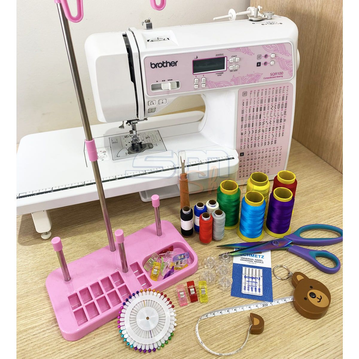 Máquina de Costura Brother SQ9100 com Kit Especial Super