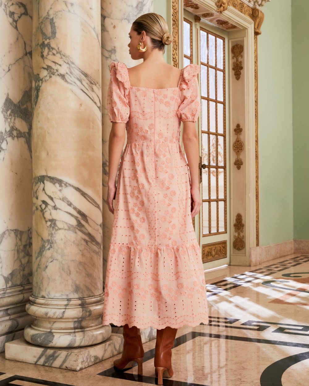 Abby Vestido Midi con Escote Ilusorio Bordado