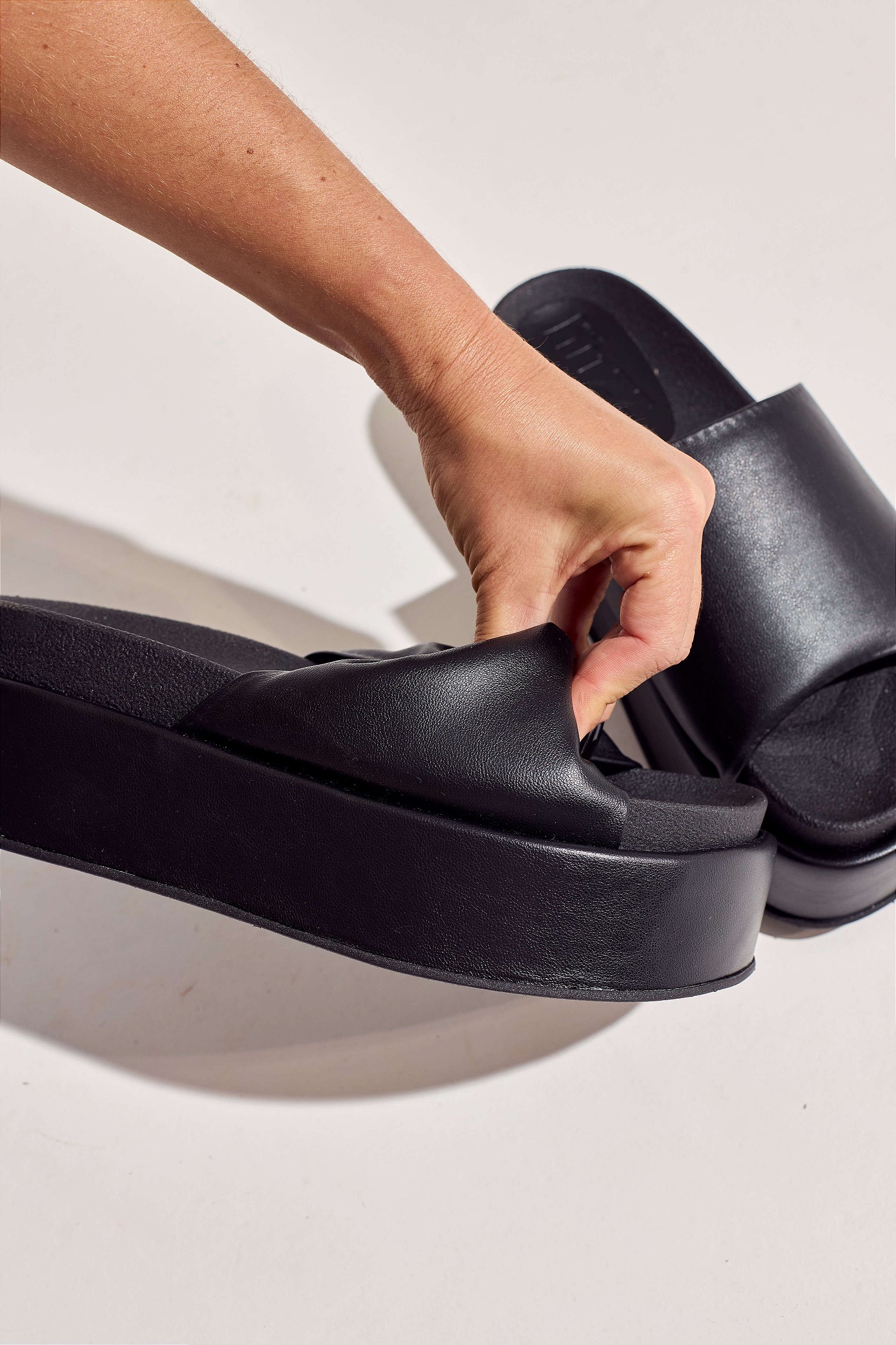Tamanco Feminino Plataforma Tira Acolchoada Fifi (Preto) - USE HITZZ