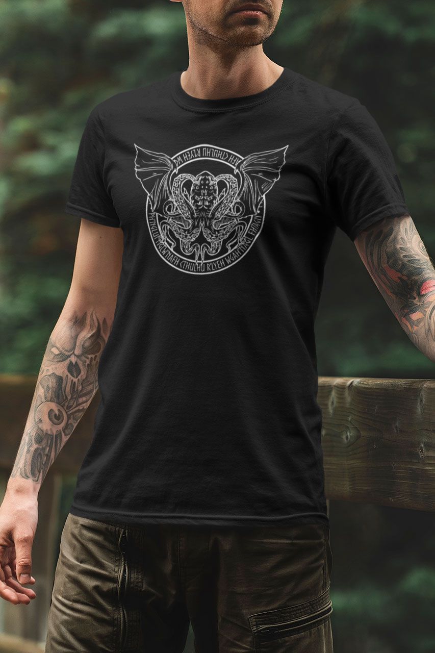 O Chamado do Cthulhu - H.P Lovecraft - Camiseta - Loja FETH - Camisetas e  Croppeds com estilo, diretas e minimalistas