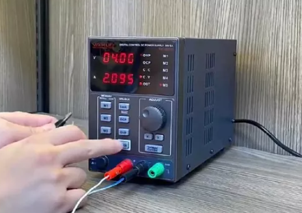 FONTE DE ALIMENTAÇAO DIGITAL 4 DIGITOS BIVOLT 30V 5A YAXUN YX3005D