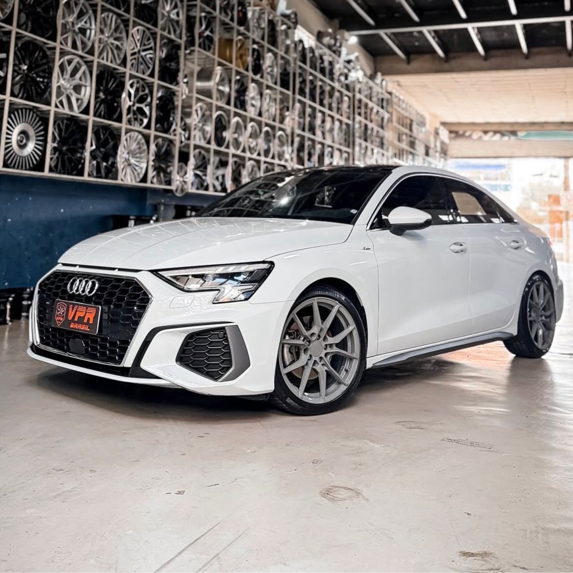 Jogo de Rodas TSW Neptune Aro 18 5x112 Audi TT TTRS RS3 Golf Jetta Mercedes Cinza Grafite