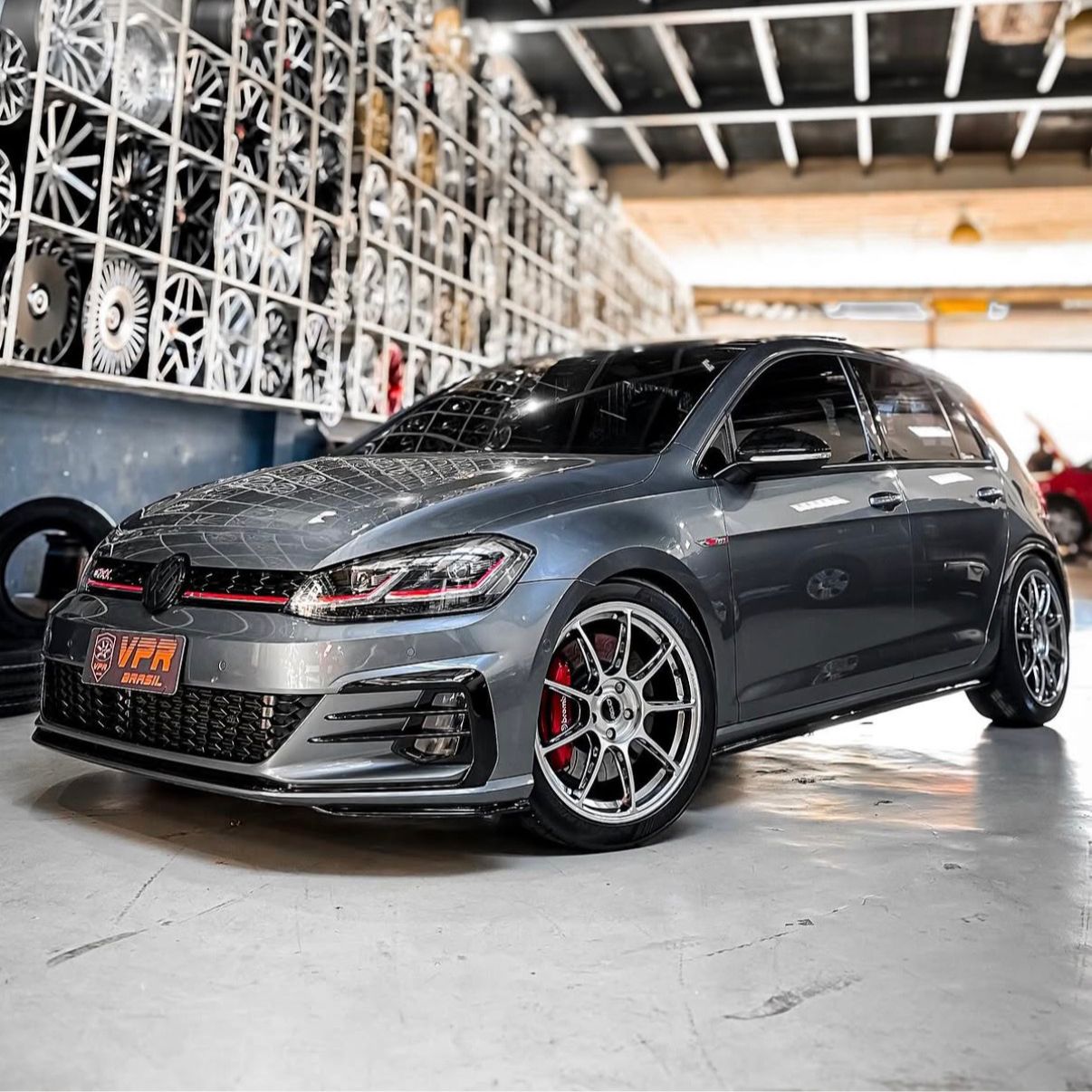 Jogo de Rodas Rays GT090 GT90 Aro 18 Audi TT A3 Golf GTI Jetta GLI Mercedes Cinza Grafite Prata