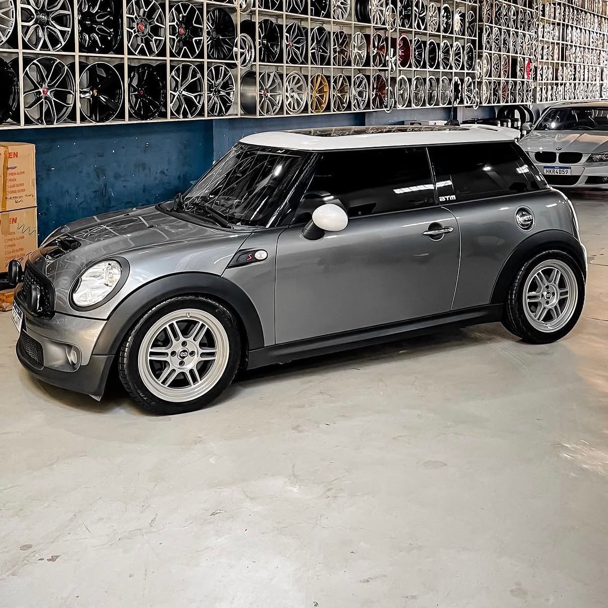 Jogo de Rodas Enkei RPF1 JDM Aro 17 4x100 Mini Cooper Civic Gol Saveiro Voyage Up TSI Onix HB20 Prata