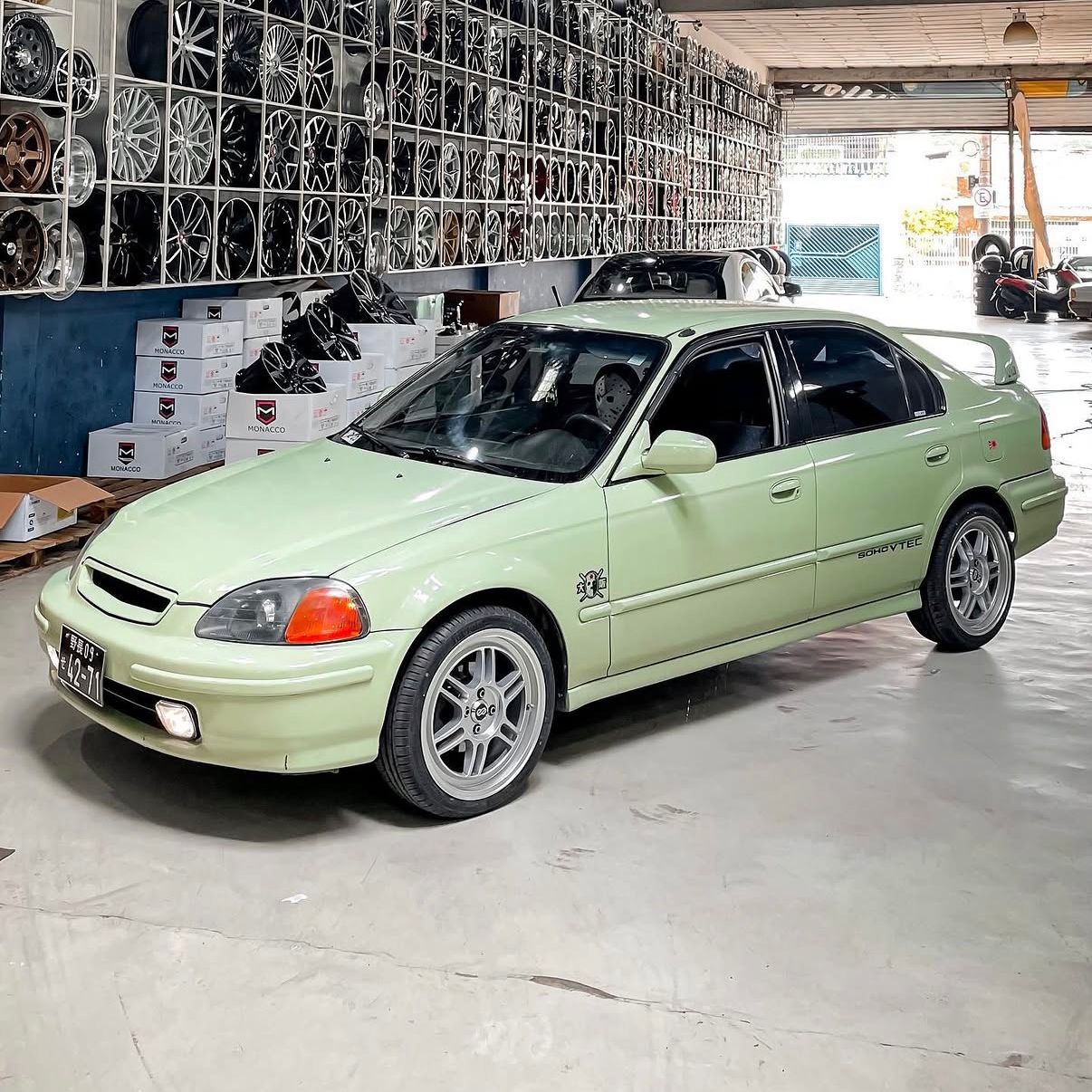 Jogo de Rodas Enkei RPF1 JDM Aro 17 4x100 Mini Cooper Civic Gol Saveiro Voyage Up TSI Onix HB20 Prata