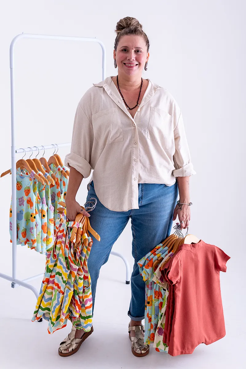 Detalhe de peça artesanal Emacaquei, feita com cuidado e afeto