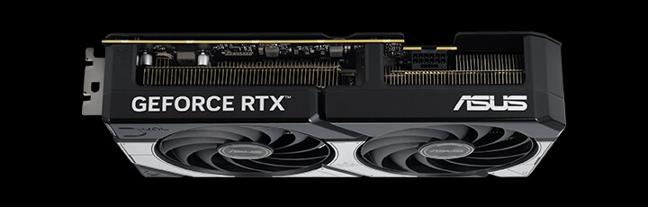 RTX 5070 Aorus Master — vista angulada com fans e logo AORUS
