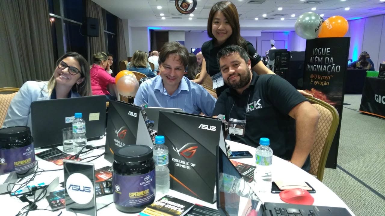 Gabriel Kuhn em evento de tecnologia