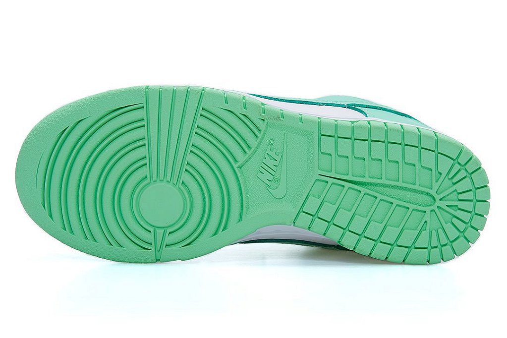 nike green glow low dunks