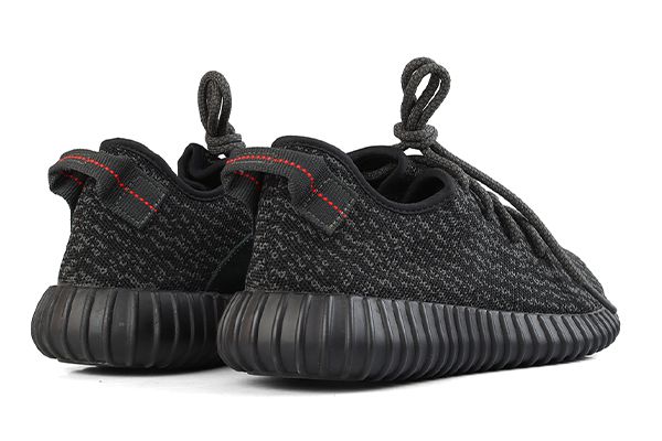 Adidas yeezy shop negras quitandeiras