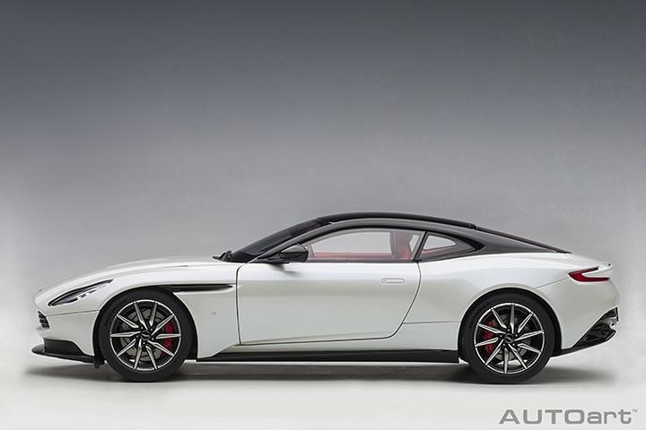 Aston Martin DB11 1:18 Autoart Branco - 19 anos! Loja on