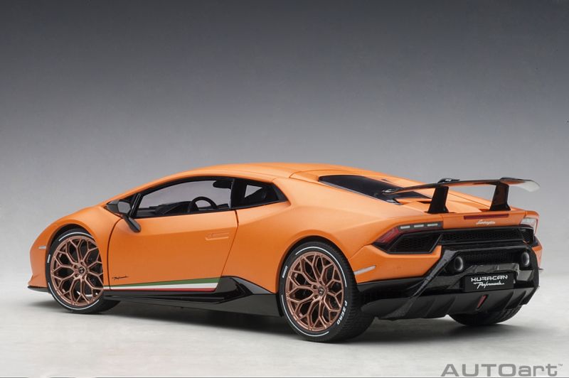 Lamborghini Huracan Performance 1:18 Autoart Laranja - 19 anos