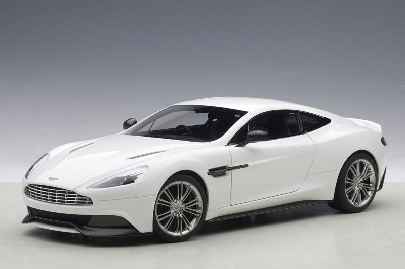 Aston Martin Vanquish Autoart 1:18 Branco - 20 anos! Loja on-line