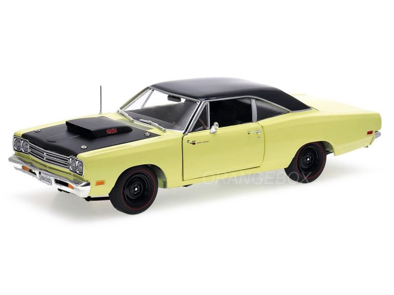 1/18ミニカー　PLYMOUTH ROAD RUNNER 1969 Plymouth Road Runner 1969/5 Class of 69 1:18 Autoworld (com teto