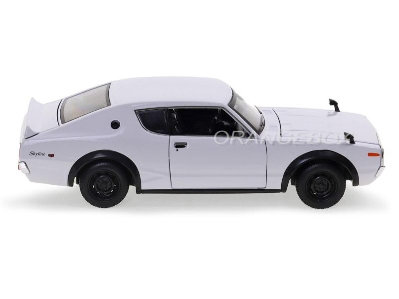 Nissan Skyline 2000GT-R (KPGC110) 1973 1:24 Maisto Branco - 19