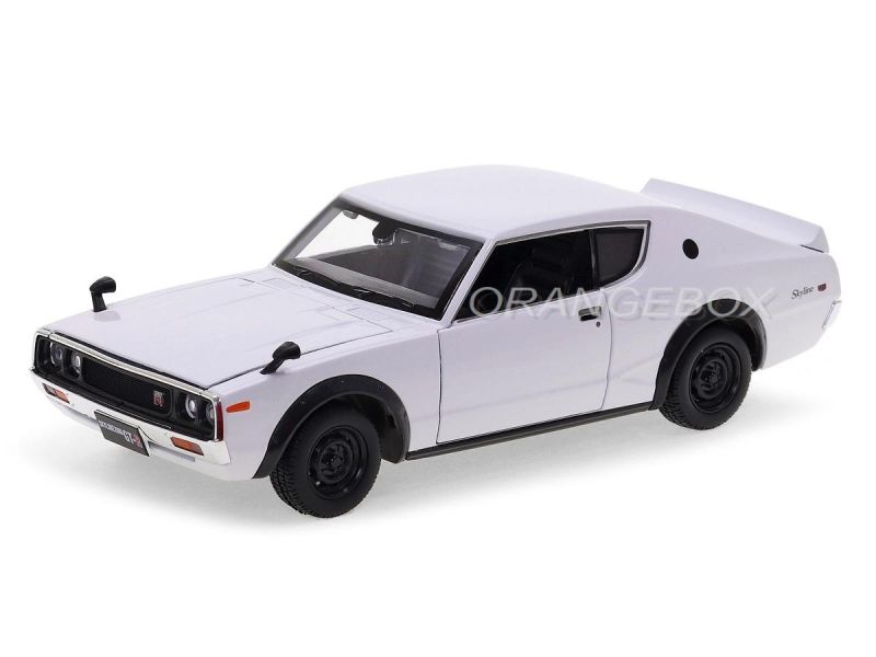 Nissan Skyline 2000GT-R (KPGC110) 1973 1:24 Maisto Branco - 19