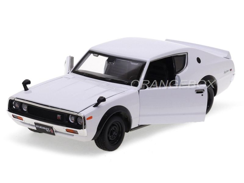 Nissan Skyline 2000GT-R (KPGC110) 1973 1:24 Maisto Branco - 20