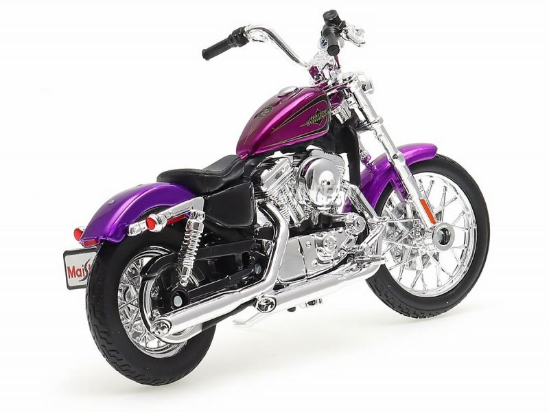 Harley Davidson XL1200 V Seventy-Two 2013 Maisto 1:18 Série 38