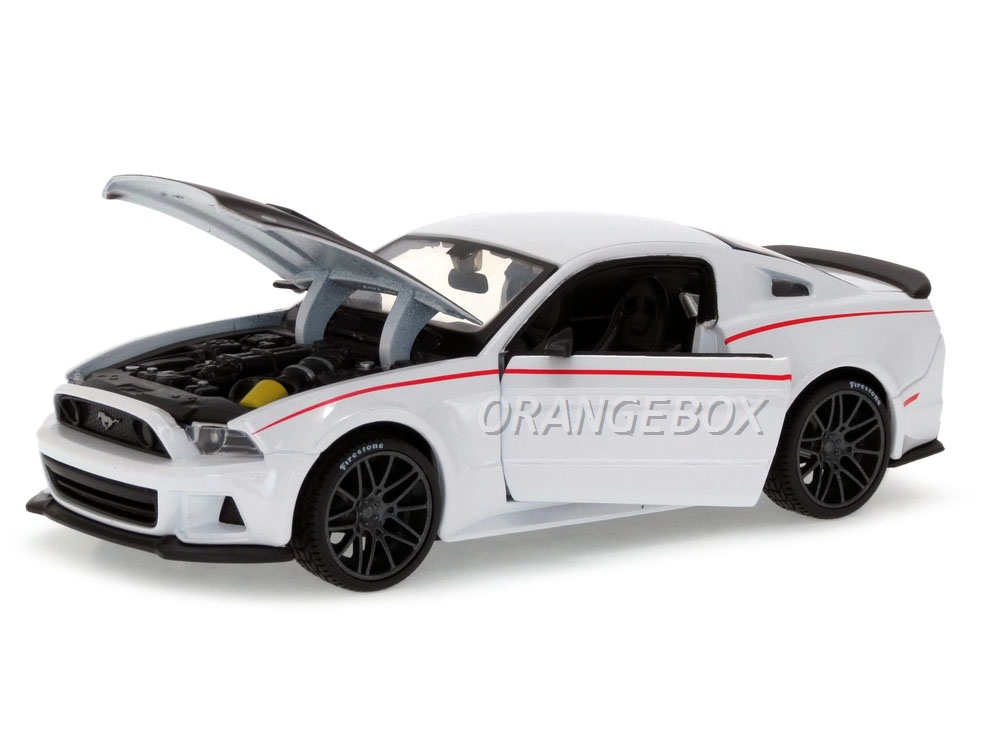 Ford Mustang Street Racer 2014 Maisto 1:24 Branco - 17 anos! Loja on-line  de miniaturas colecionáveis!