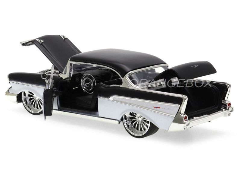 Chevrolet Bel Air 1957 1:24 Jada Toys Shark Mouth Graphics