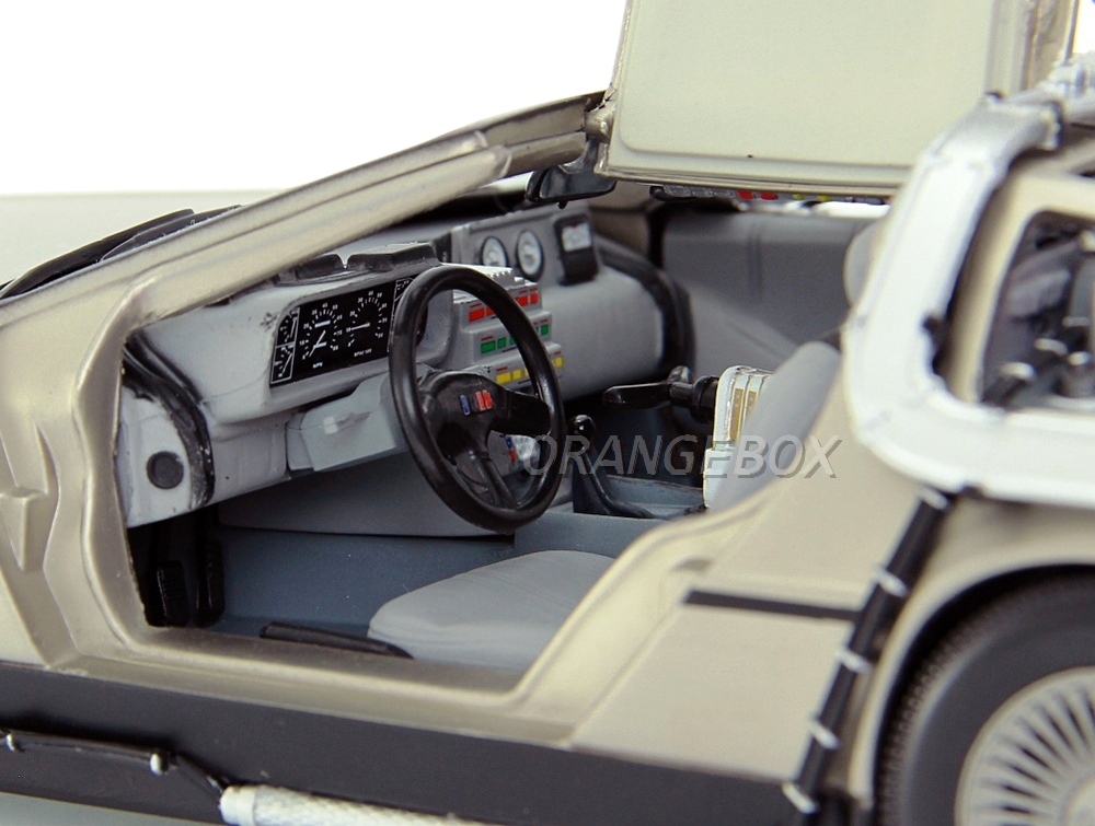 Delorean Time Machine Back to the Future Parte II Sunstar 1:18
