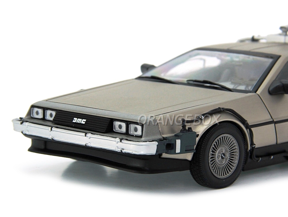 Delorean Time Machine Back to the Future Parte II Sunstar 1:18