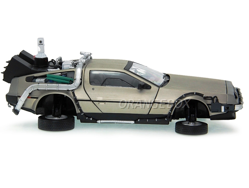 Delorean Time Machine Back to the Future Parte II Sunstar 1:18