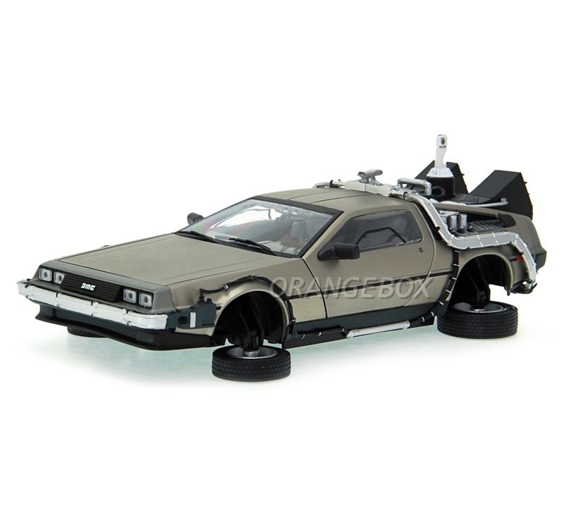 デロリアン サン スター　DeLorean 1/18 Delorean Time Machine Back to the Future Parte II Sunstar 1:18