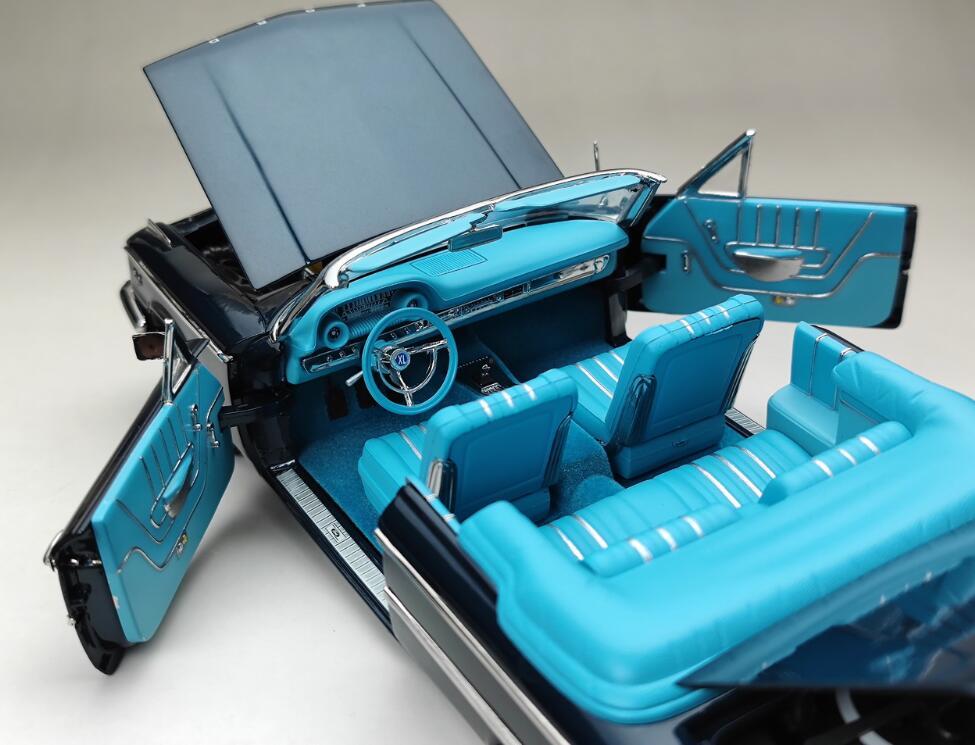 Ford Galaxie 500/XL Open Convertible 1963 1:18 Sunstar Azul - 20
