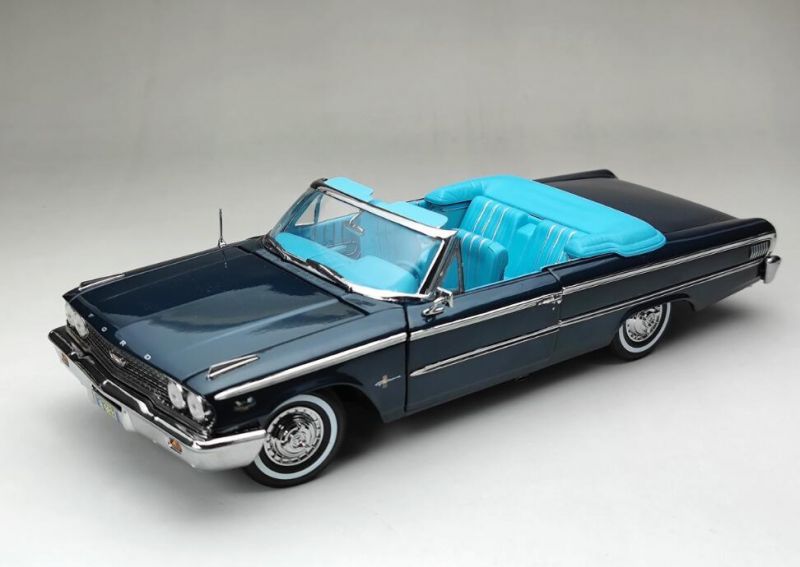 Ford Galaxie 500/XL Open Convertible 1963 1:18 Sunstar Azul - 20