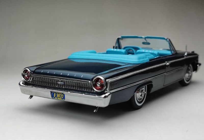 Ford Galaxie 500/XL Open Convertible 1963 1:18 Sunstar Azul - 20