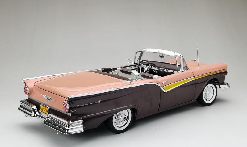 Ford Fairlane 500 Skyliner 1957 1:18 Sunstar Coral - 20 anos! Loja