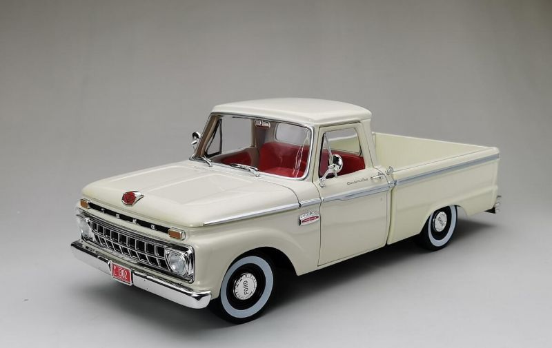 Ford F-100 1965 Custom Cab Pick-Up 1:18 Sunstar Branco - 20 anos