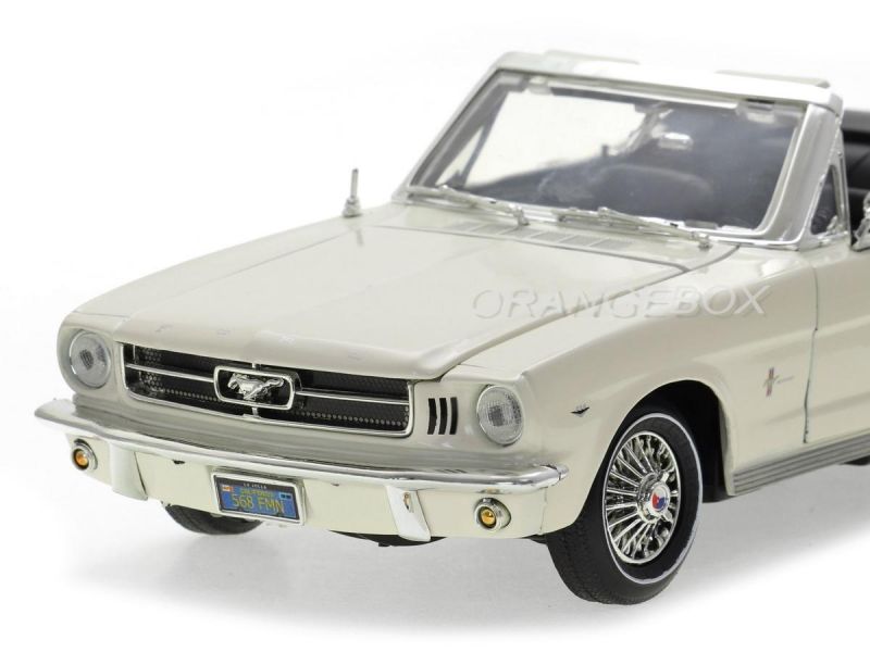 Ford Mustang 1/2 Convertible 1964 1:18 Motormax Branco - 20 anos