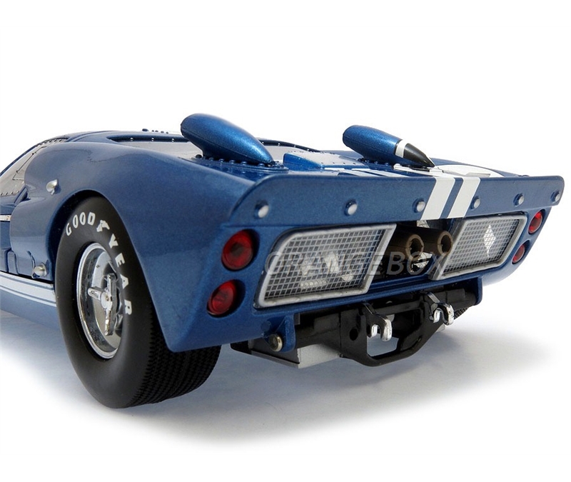 Ford GT40 MKII 1966 Racing 1:18 Shelby Collectibles Azul - 19 anos