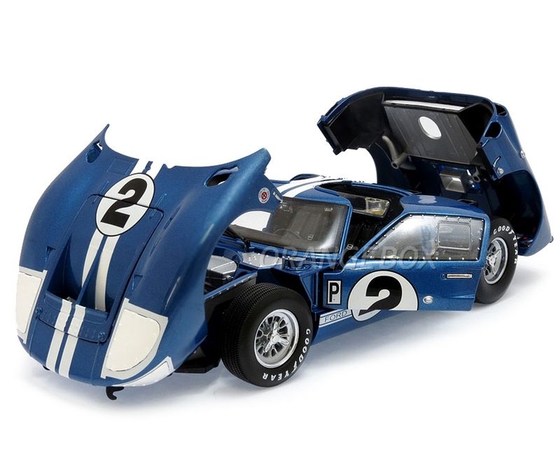 Ford GT40 MKII 1966 Racing 1:18 Shelby Collectibles Azul - 19 anos