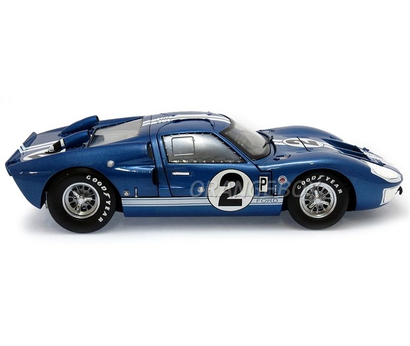 Ford GT40 MKII 1966 Racing 1:18 Shelby Collectibles Azul - 19 anos