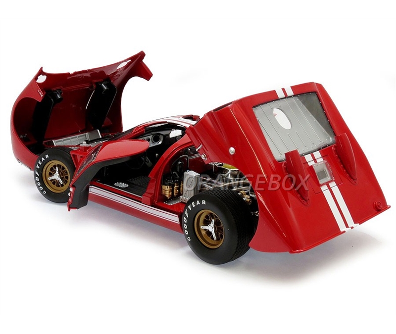 Ford GT40 MKII 1966 1:18 Shelby Collectibles Vermelho - 20 anos