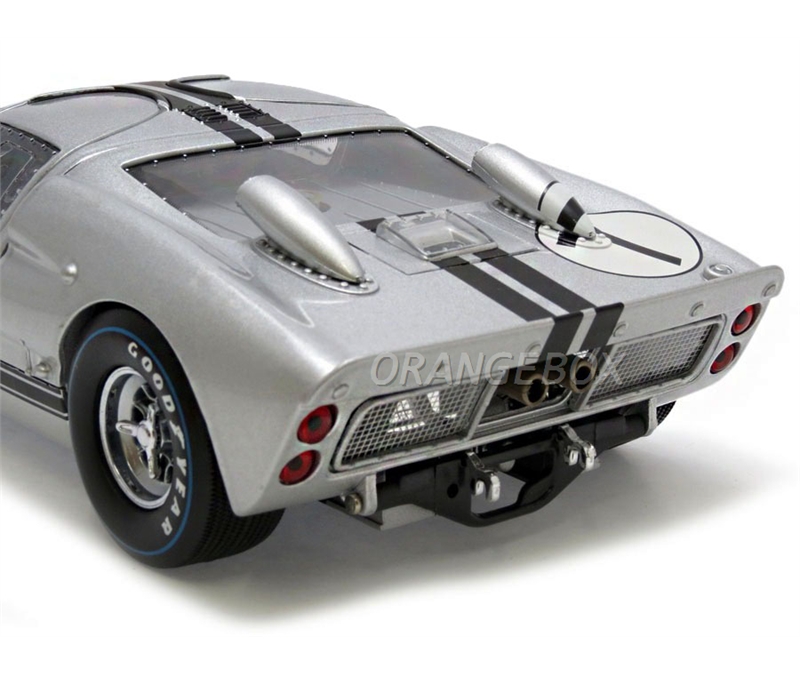 Ford GT40 MKII 1966 1:18 Shelby Collectibles Prata - 20 anos! Loja